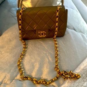 Extremely RARE Authentic Vintage Chanel crossbody